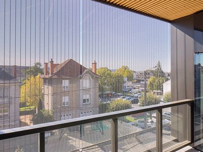 Sun protection facade made of metal mesh View through a sun protection facade made of metal mesh